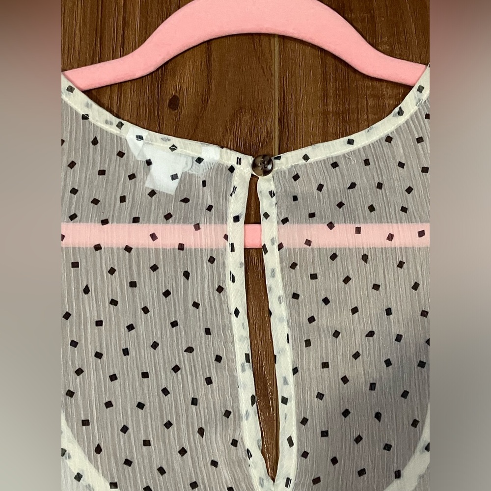 *🧡3/20$*NWOT*Volcom| Cream Sheer Top with Square Dot Pattern - Picture 2 of 4